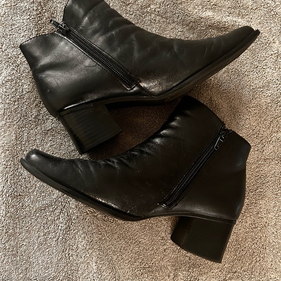 Black leather ankle boots - Picture 3 of 4